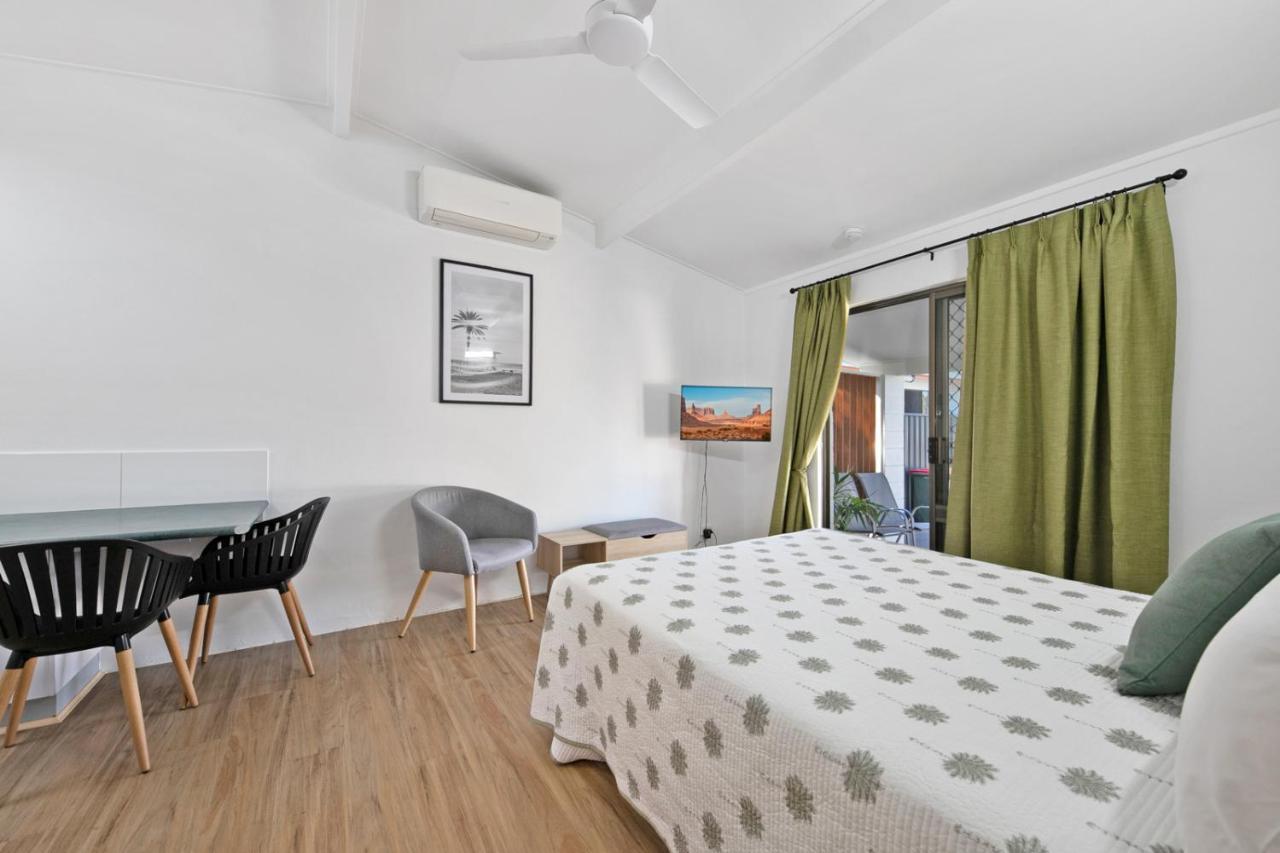 Kinka Palms Motel Yeppoon Exterior photo